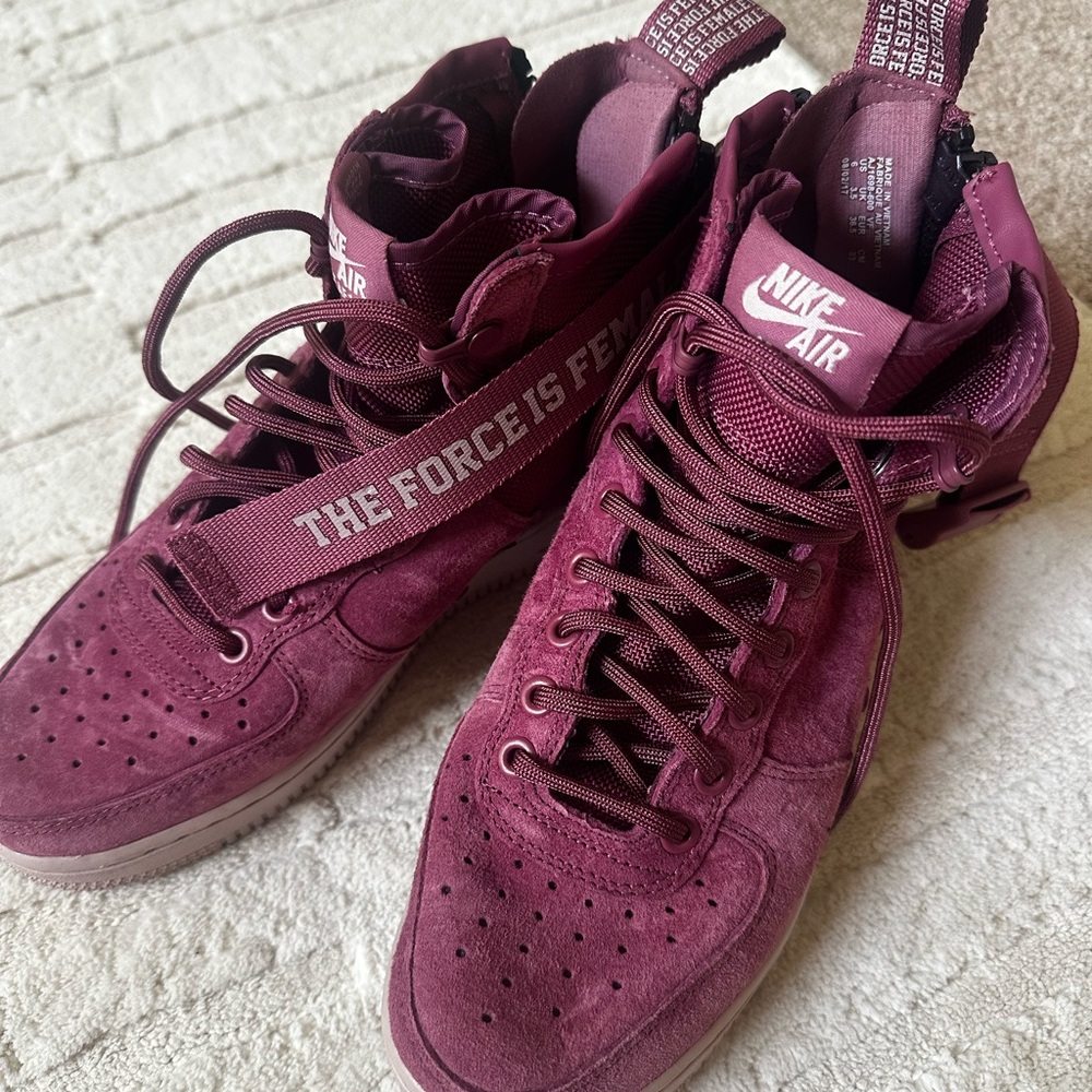 Nike suede SF Air Force 1 mid “The force is female”